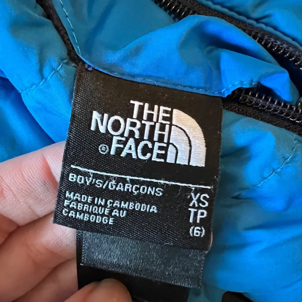 North Face winter jacket - reversible & detachable hood - Picture 6 of 9